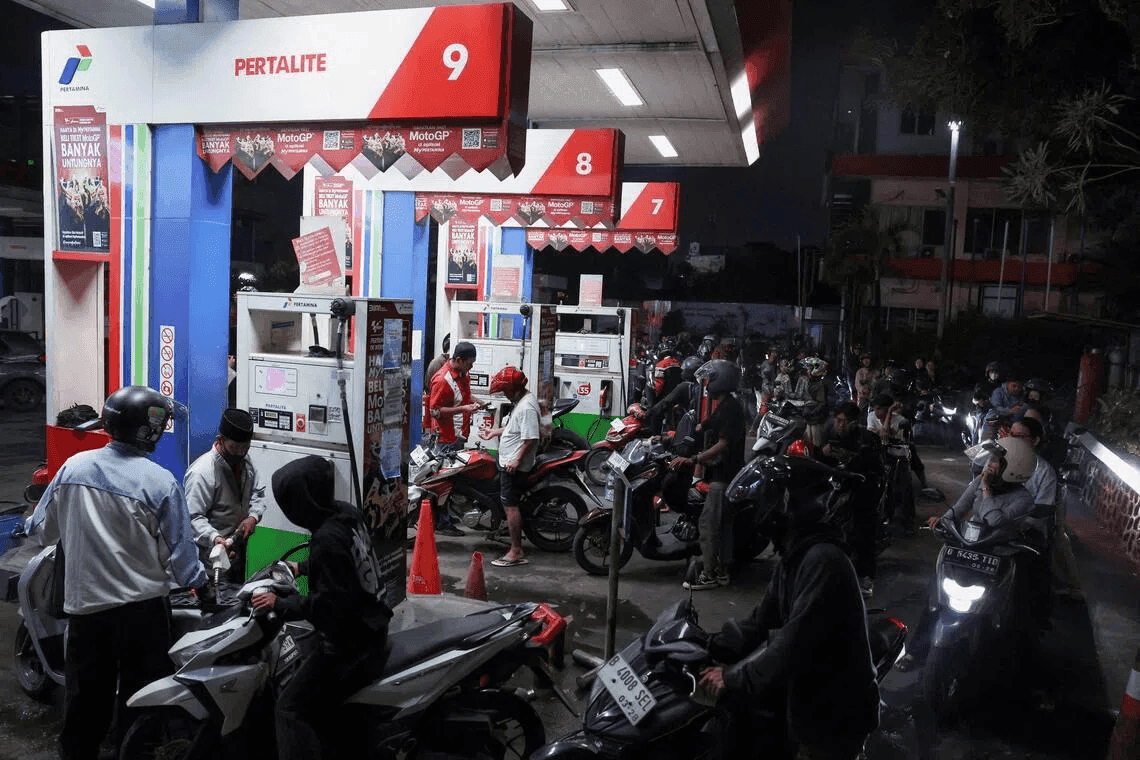 Fuel Shortages Spread Across Indonesia as Long Queues Hit Kalimantan and Riau