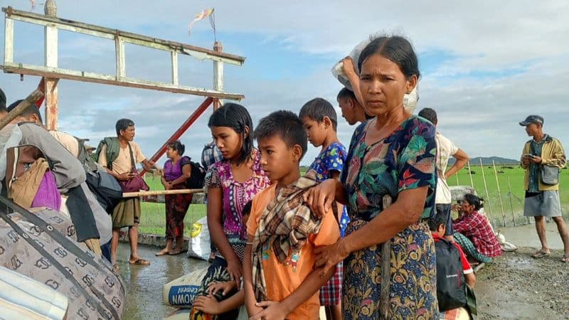 Civilians Fleeing Rakhine Caught in Junta’s Bribery Demands
