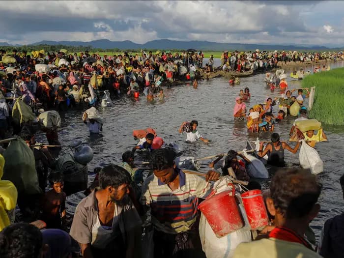 50,000 Rohingya Gather Near Bangladesh Border as Rakhine Conflict Escalates