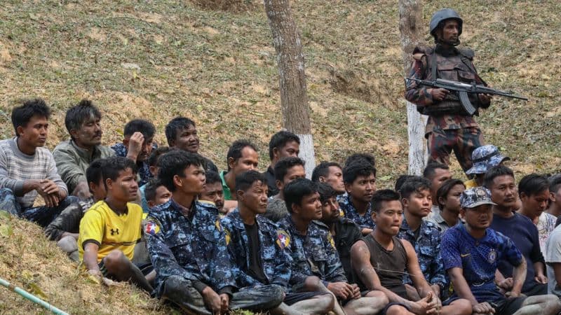 Myanmar Junta Troops Flee to Bangladesh Amid Arakan Army Conflict
